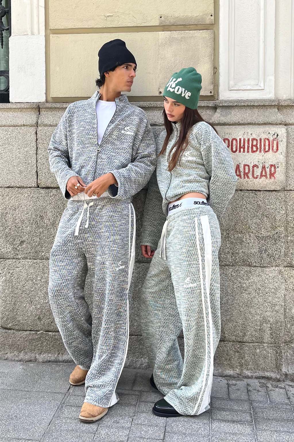 Pantalon bleu bouclé