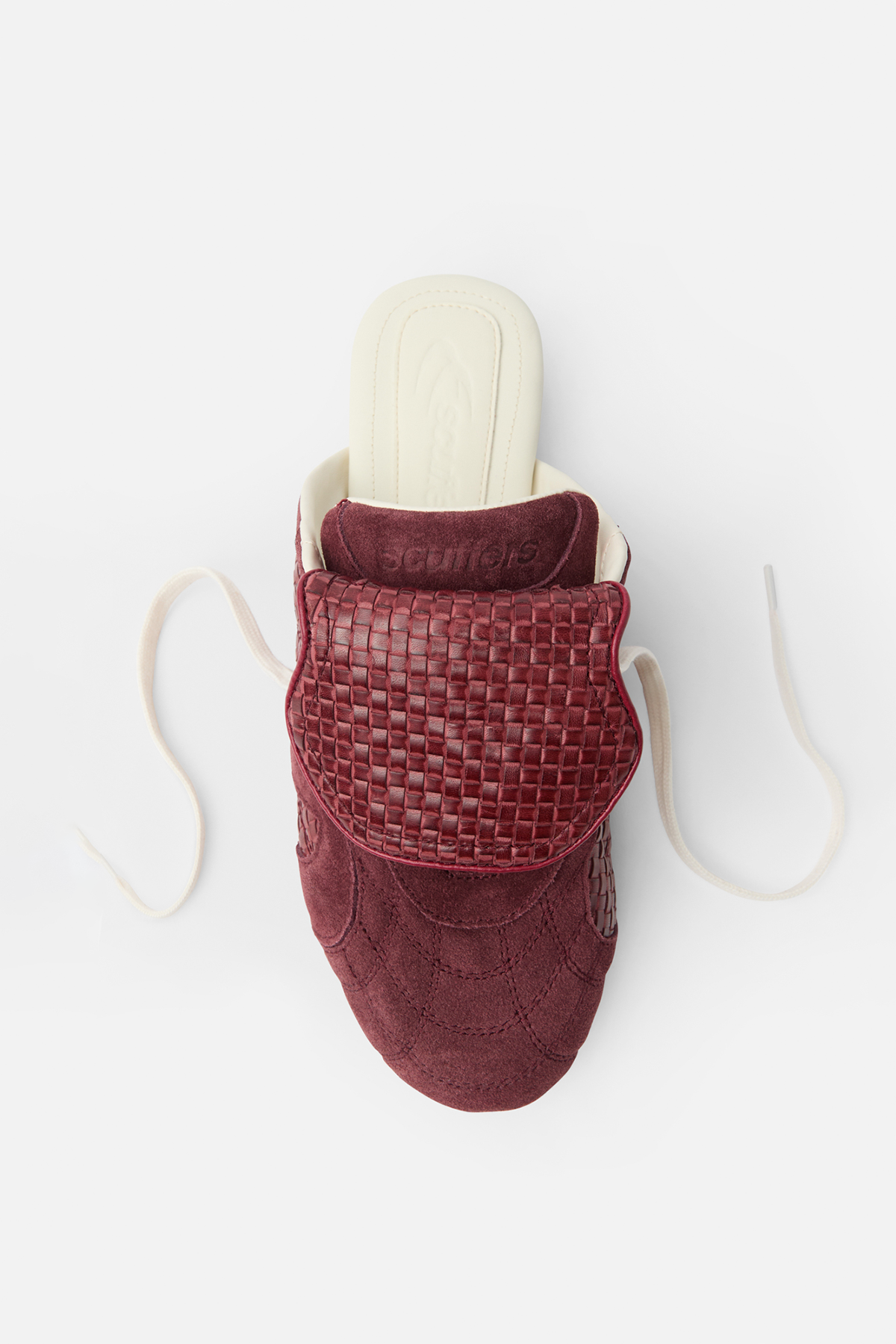 Mule iconique, basket rouge vin