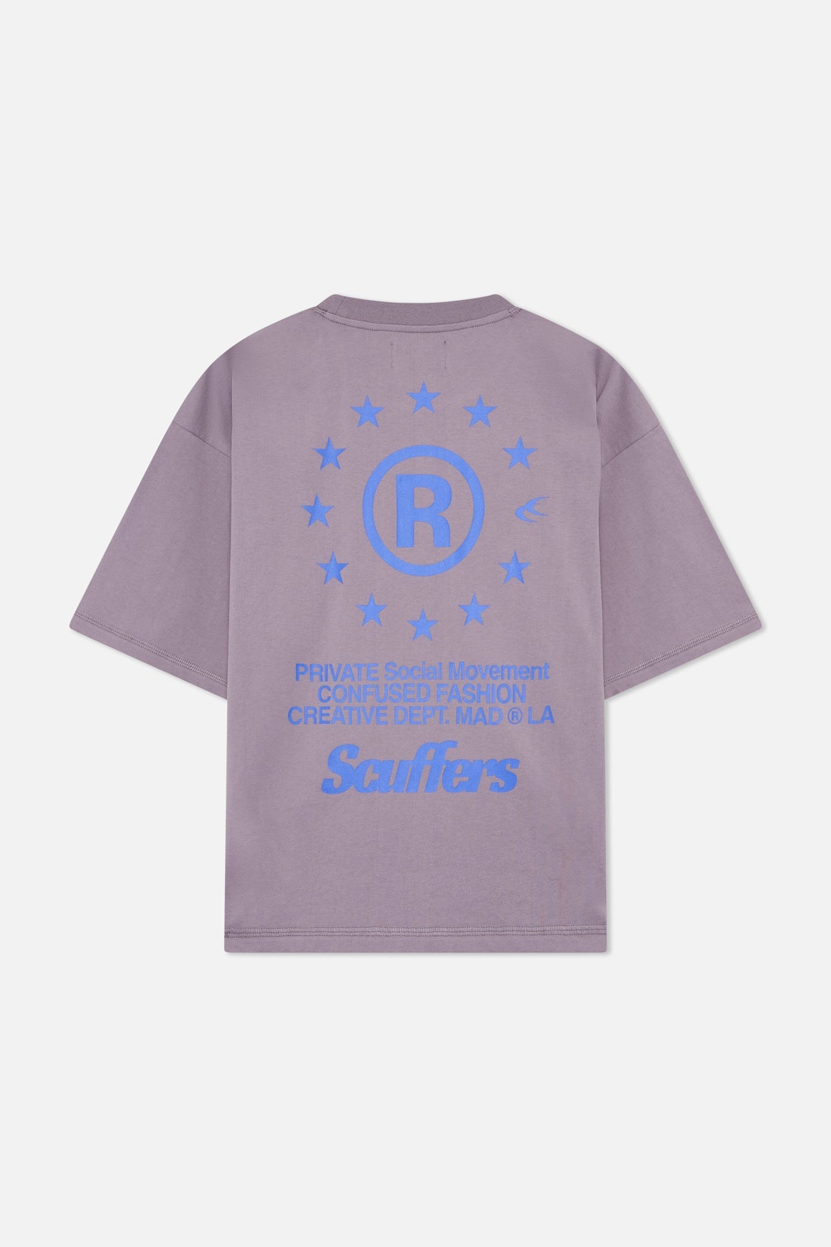 T-shirt violet poussiéreux confus