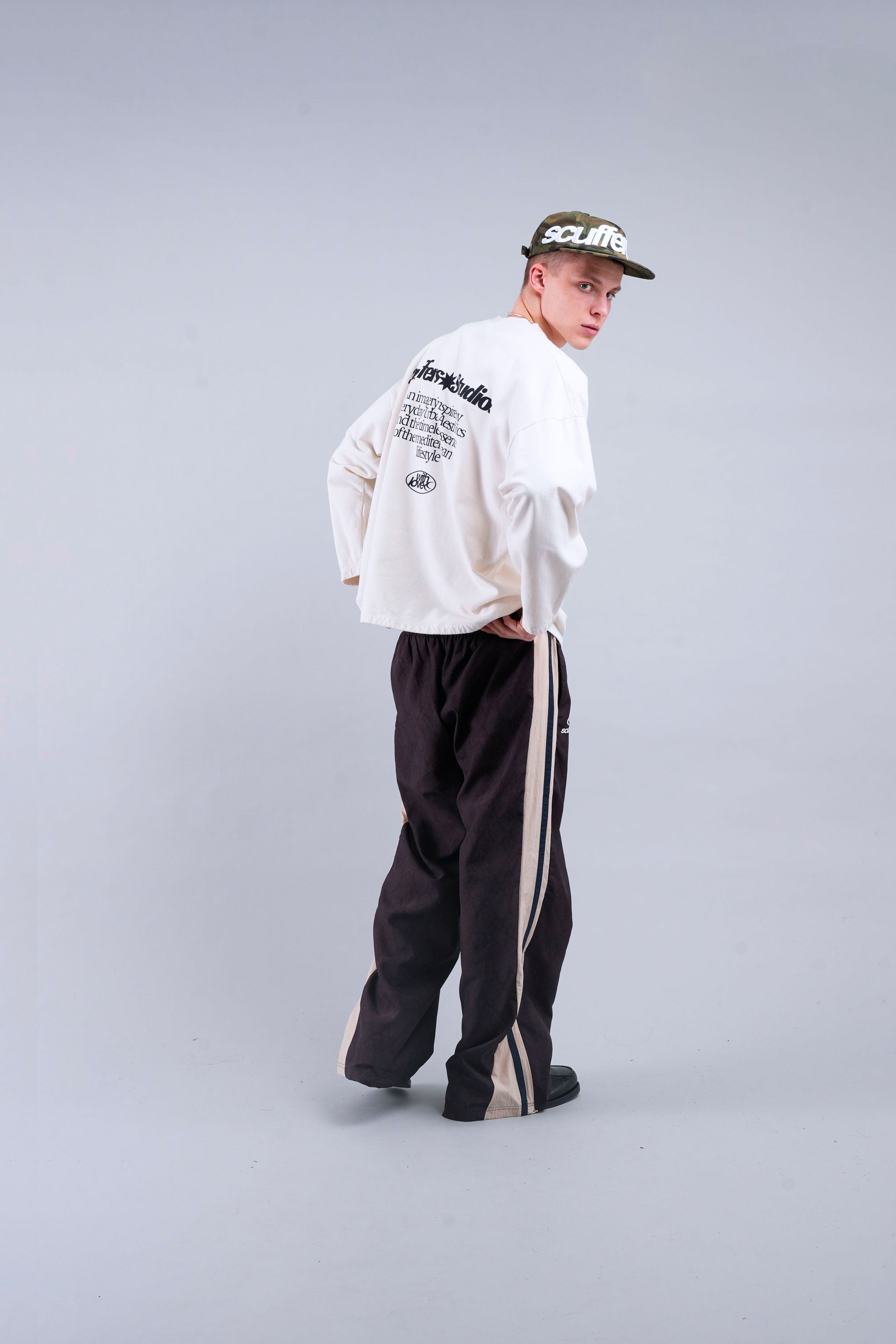 Sweat-shirt écru à motifs