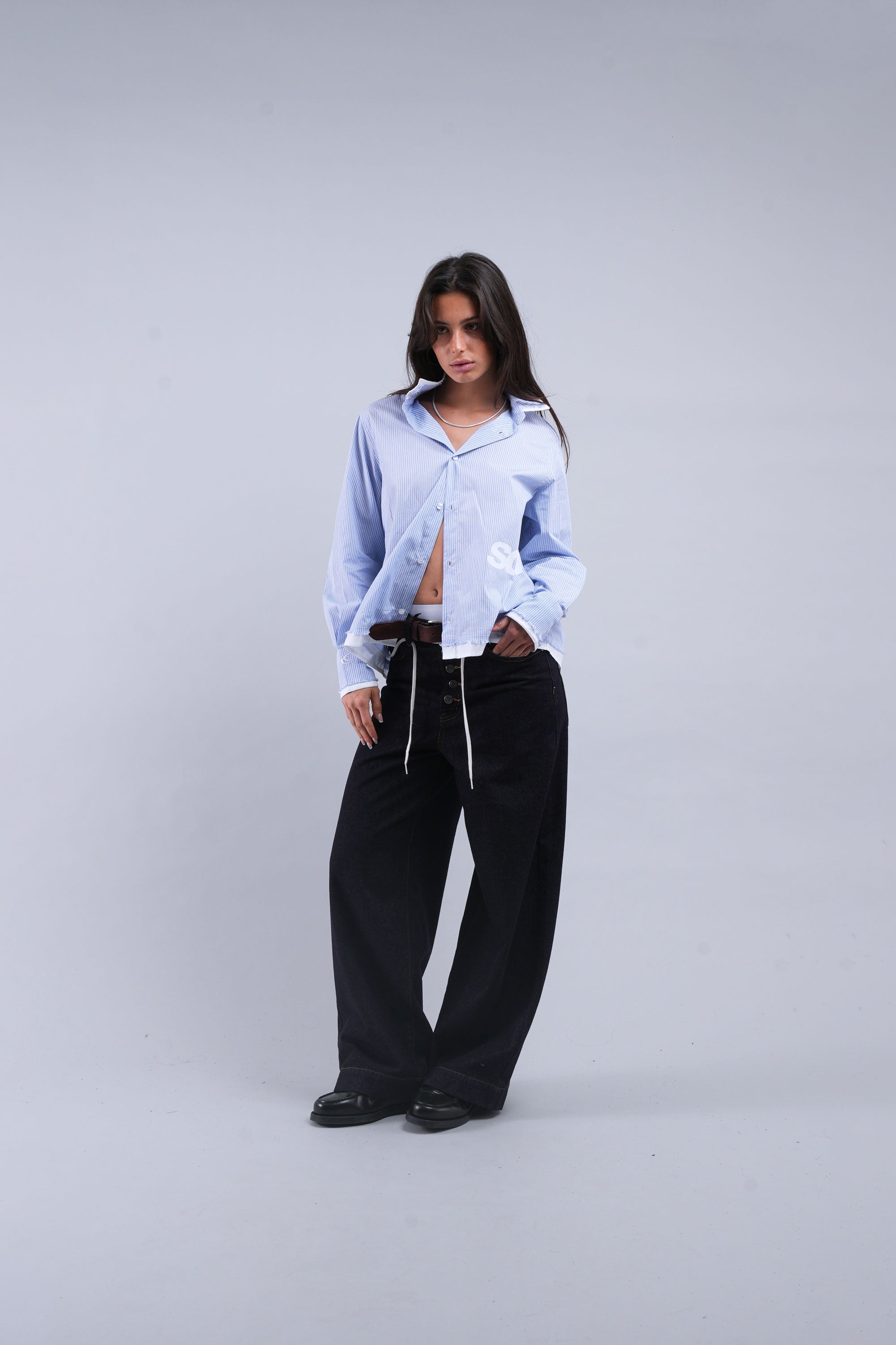 Chemise rayée déchirée