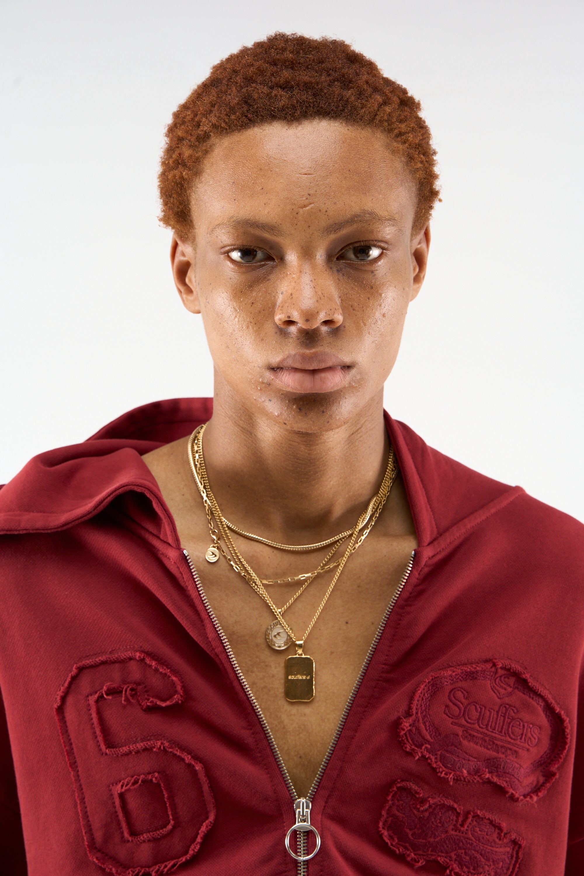 Collier avec médaille AU