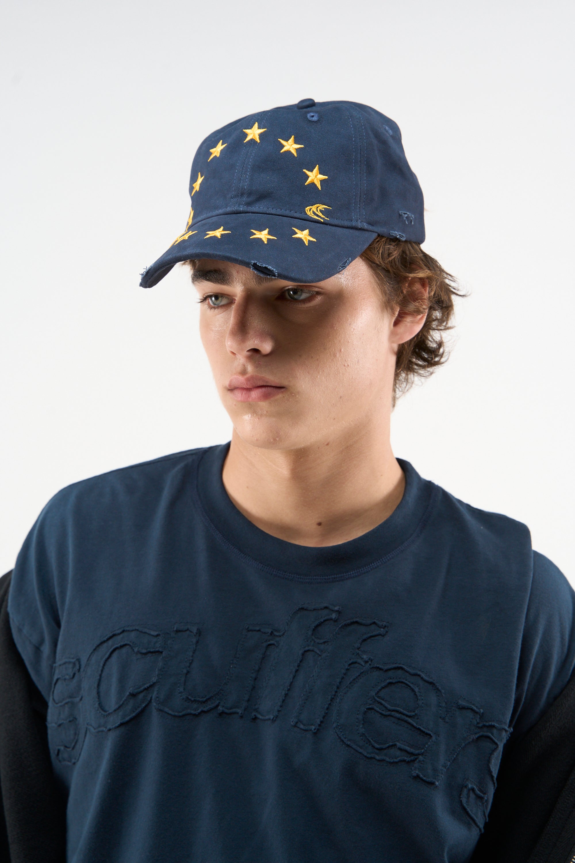 Casquette bleue EA
