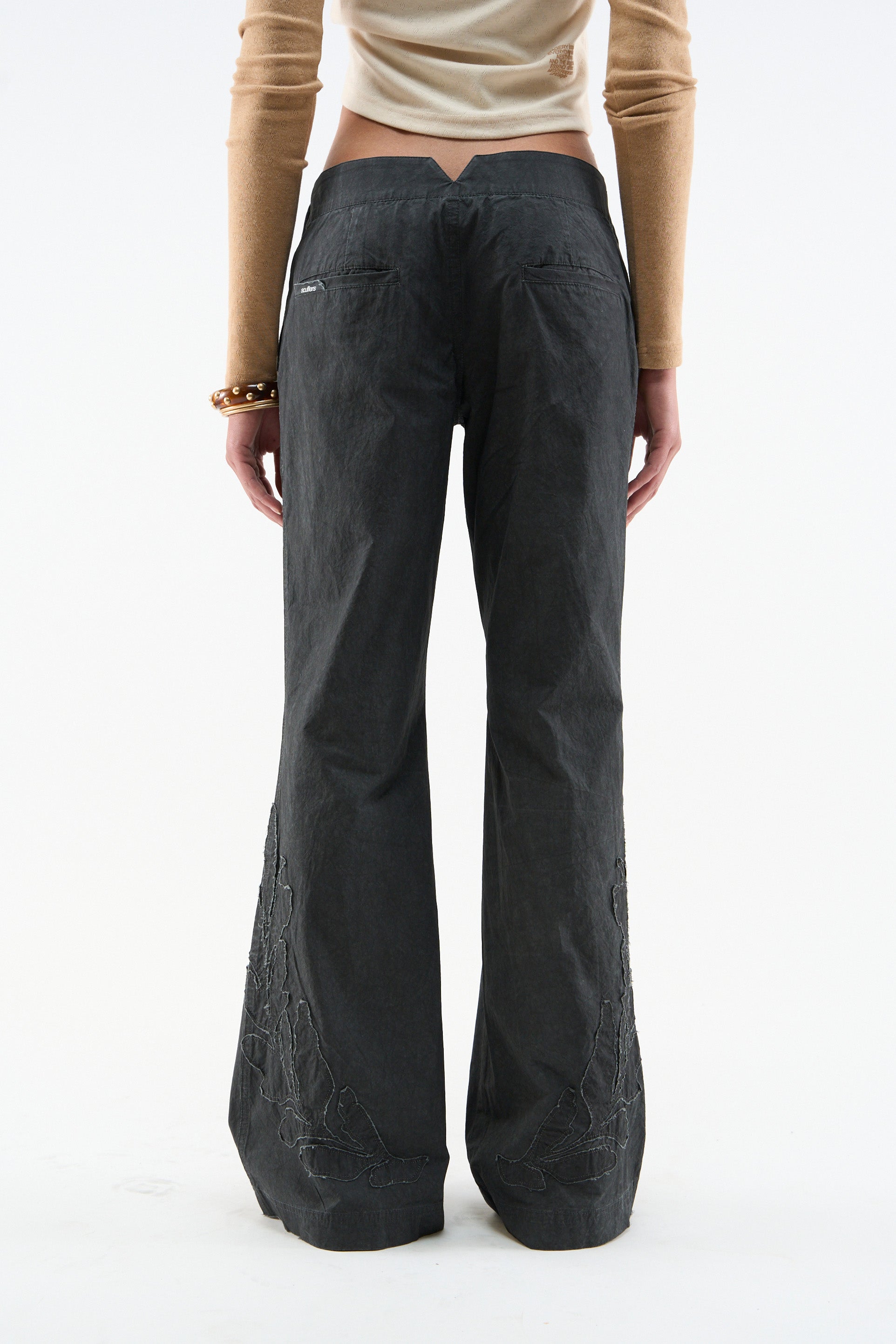 Pantalon foncé neuf sur mesure