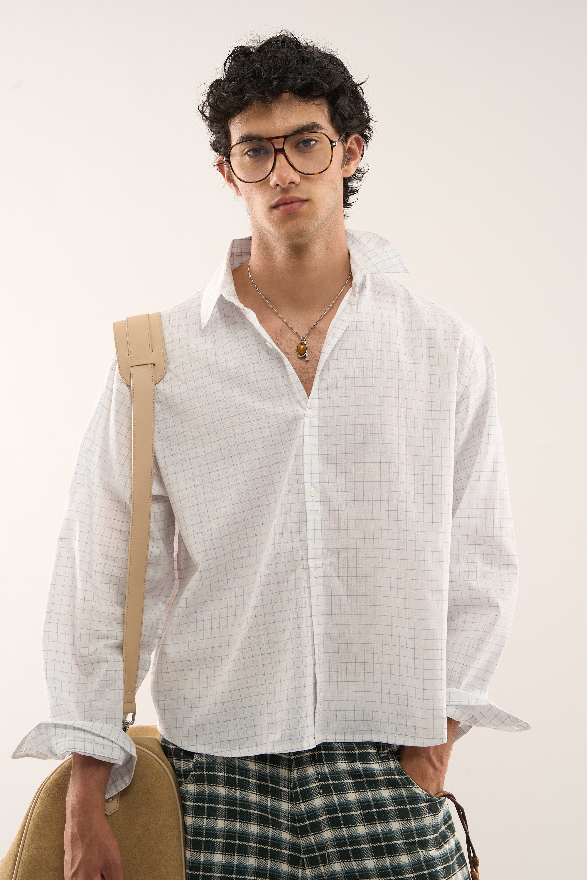 Chemise blanche à carreaux jumeaux