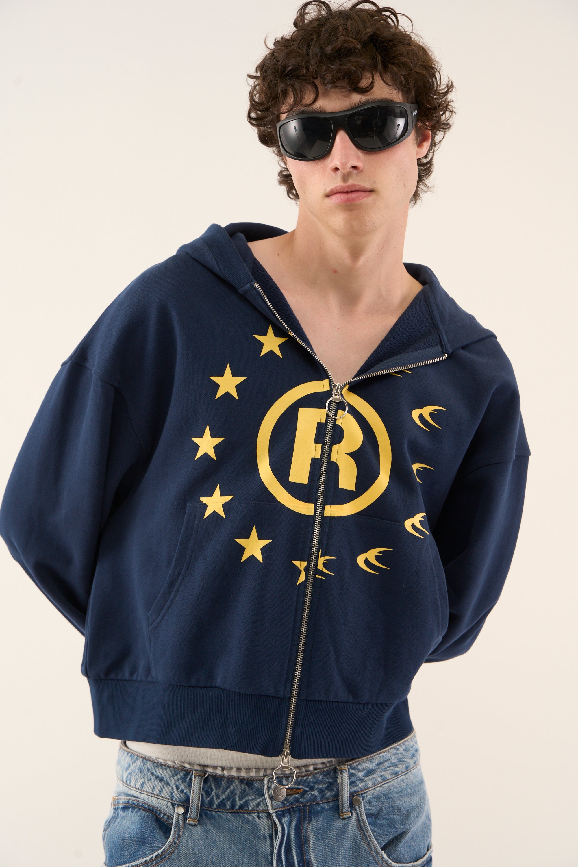 Fermeture éclair bleu marine confuse