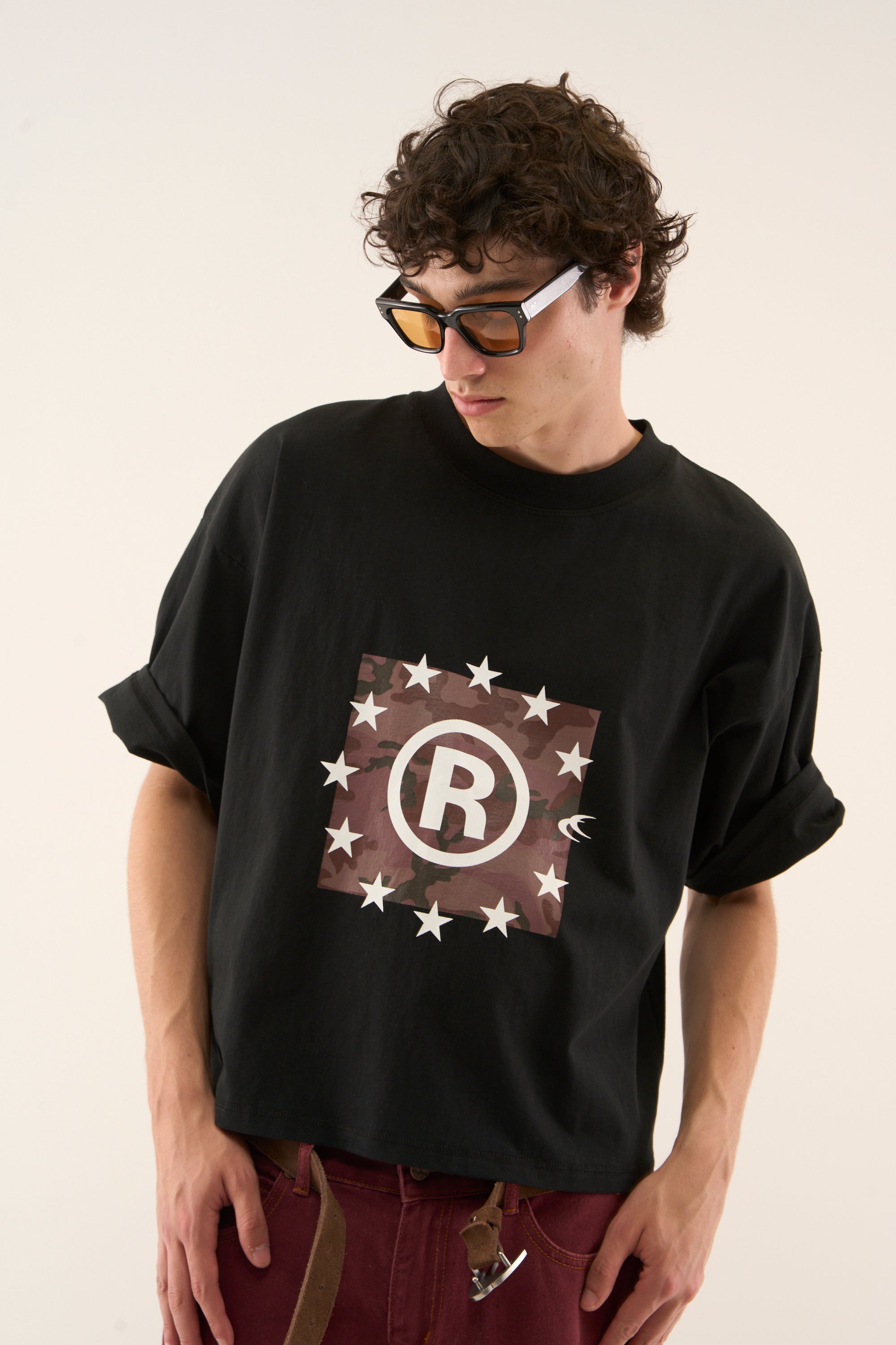 T-shirt noir protégé par le droit d'auteur