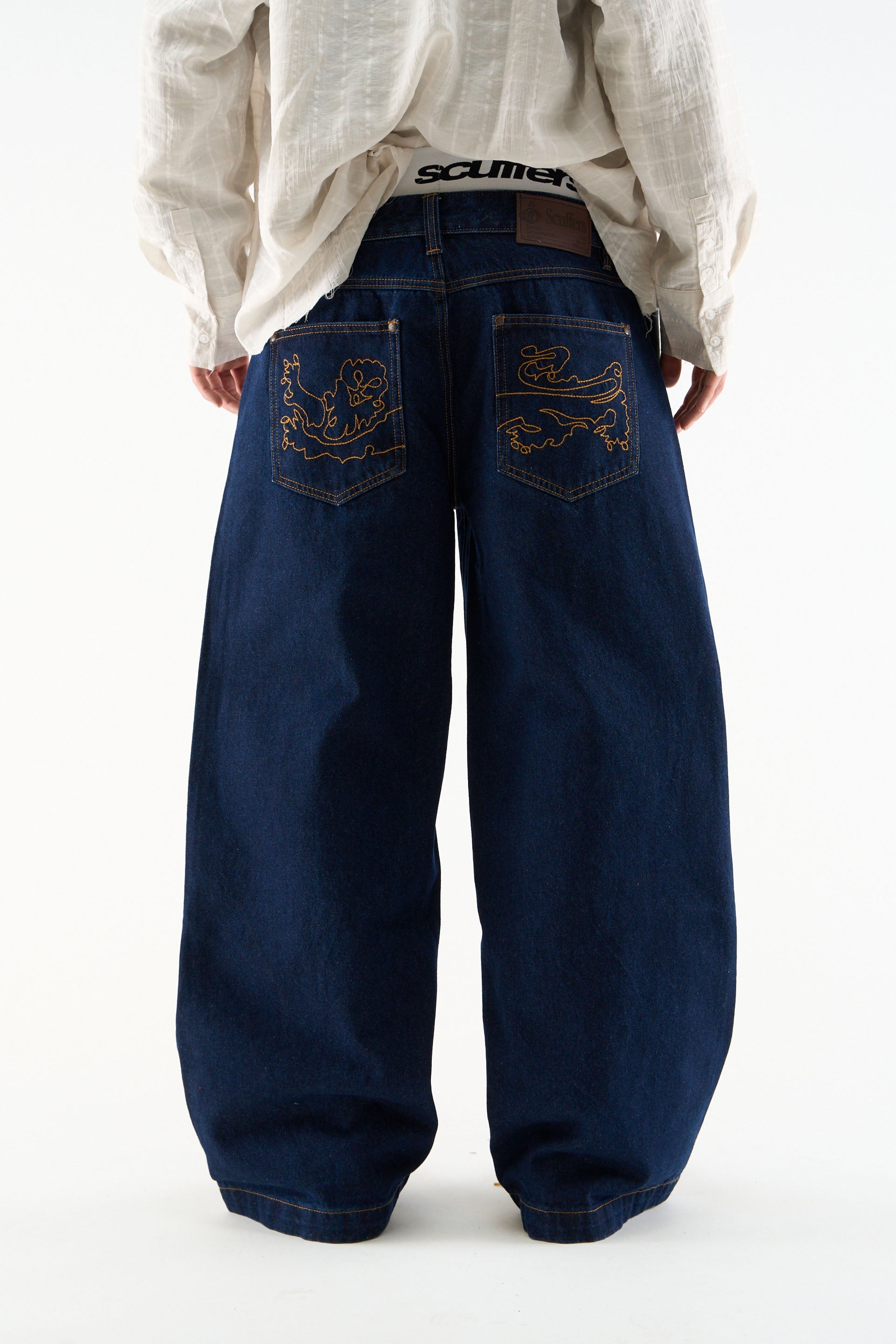 Pantalon bleu loyal