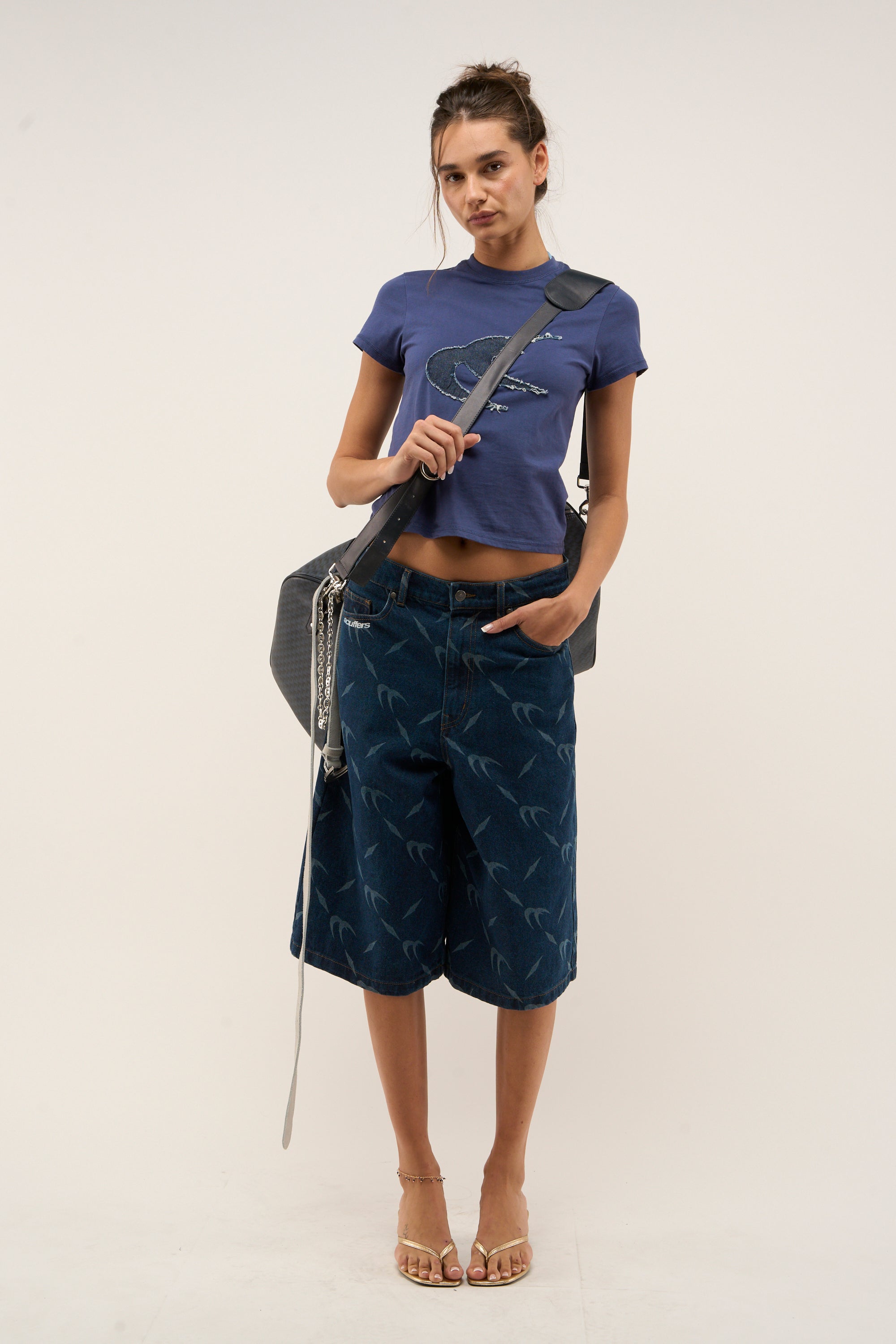 Short en jean bleu foncé argenté