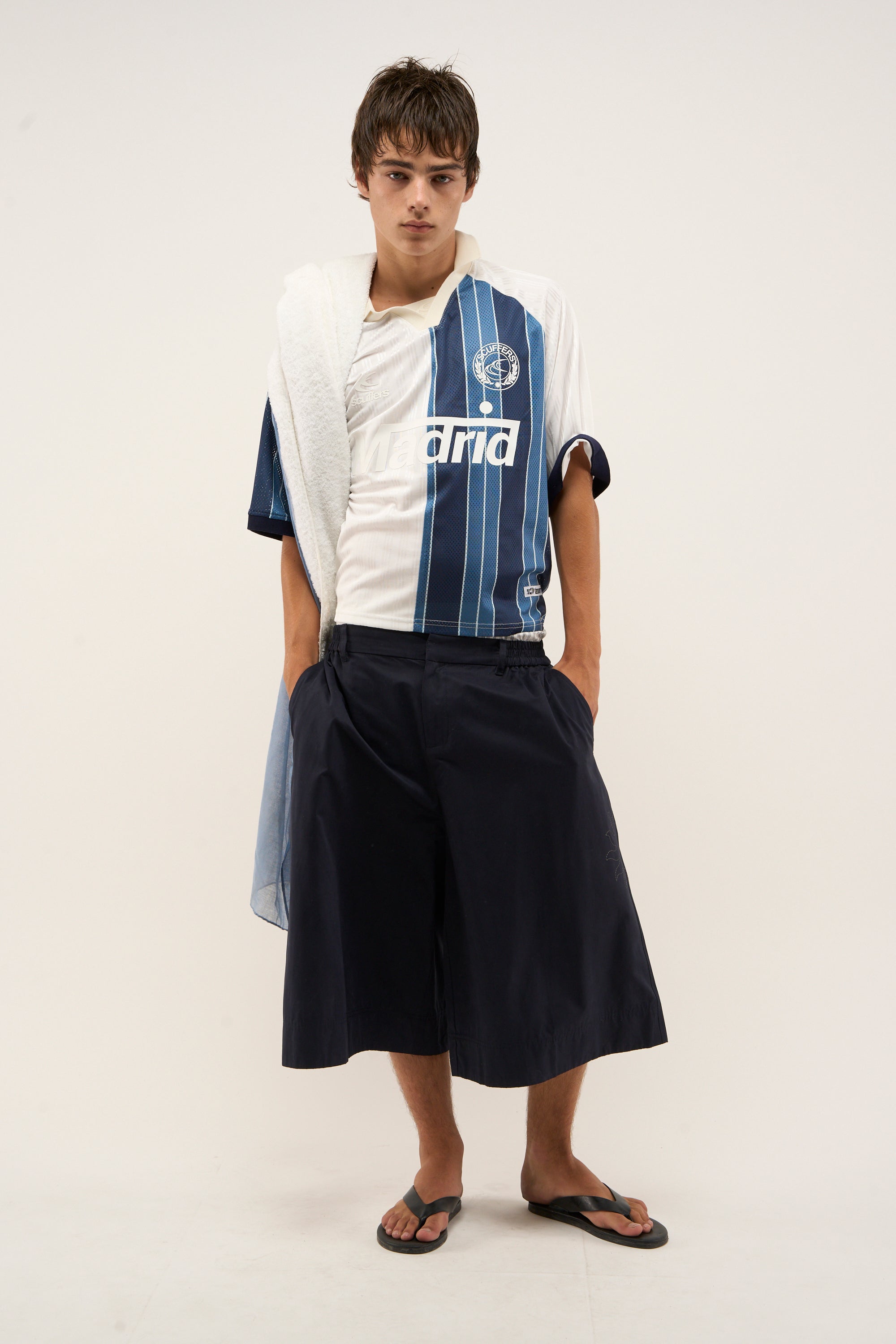 T-shirt de football Madrid bleu marine et blanc