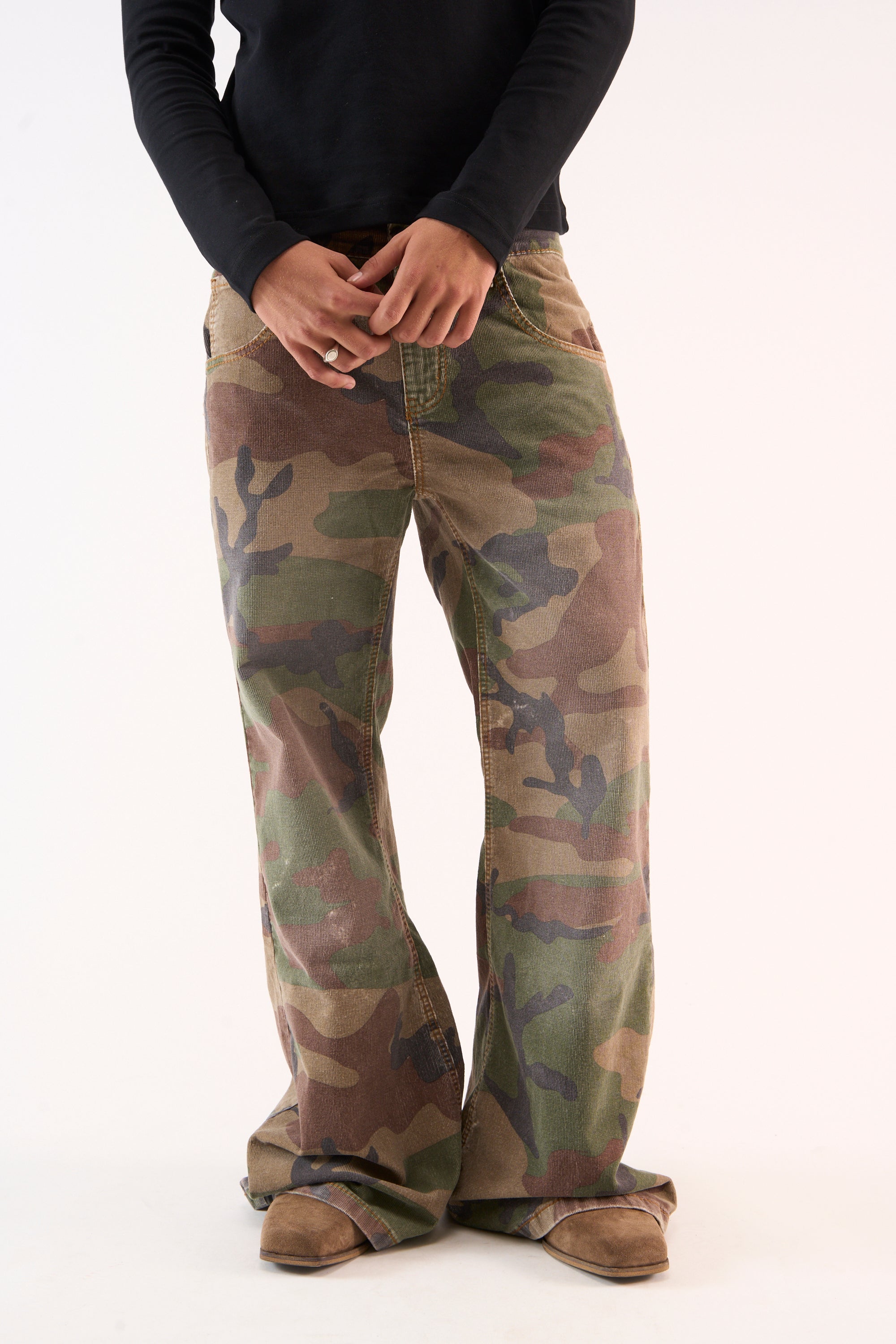 Pantalon camouflage évasé en velours côtelé