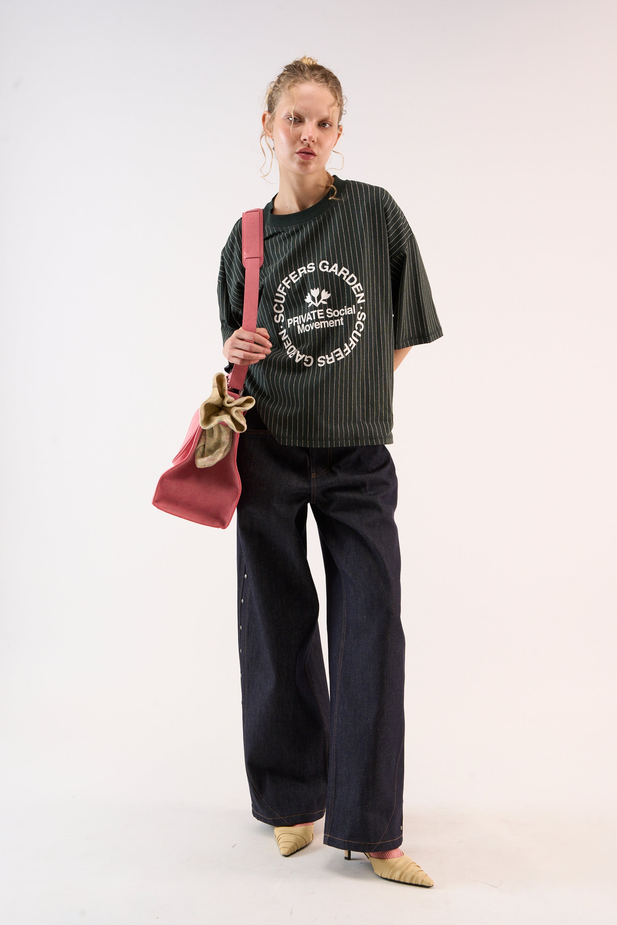 T-shirt vert à fines rayures