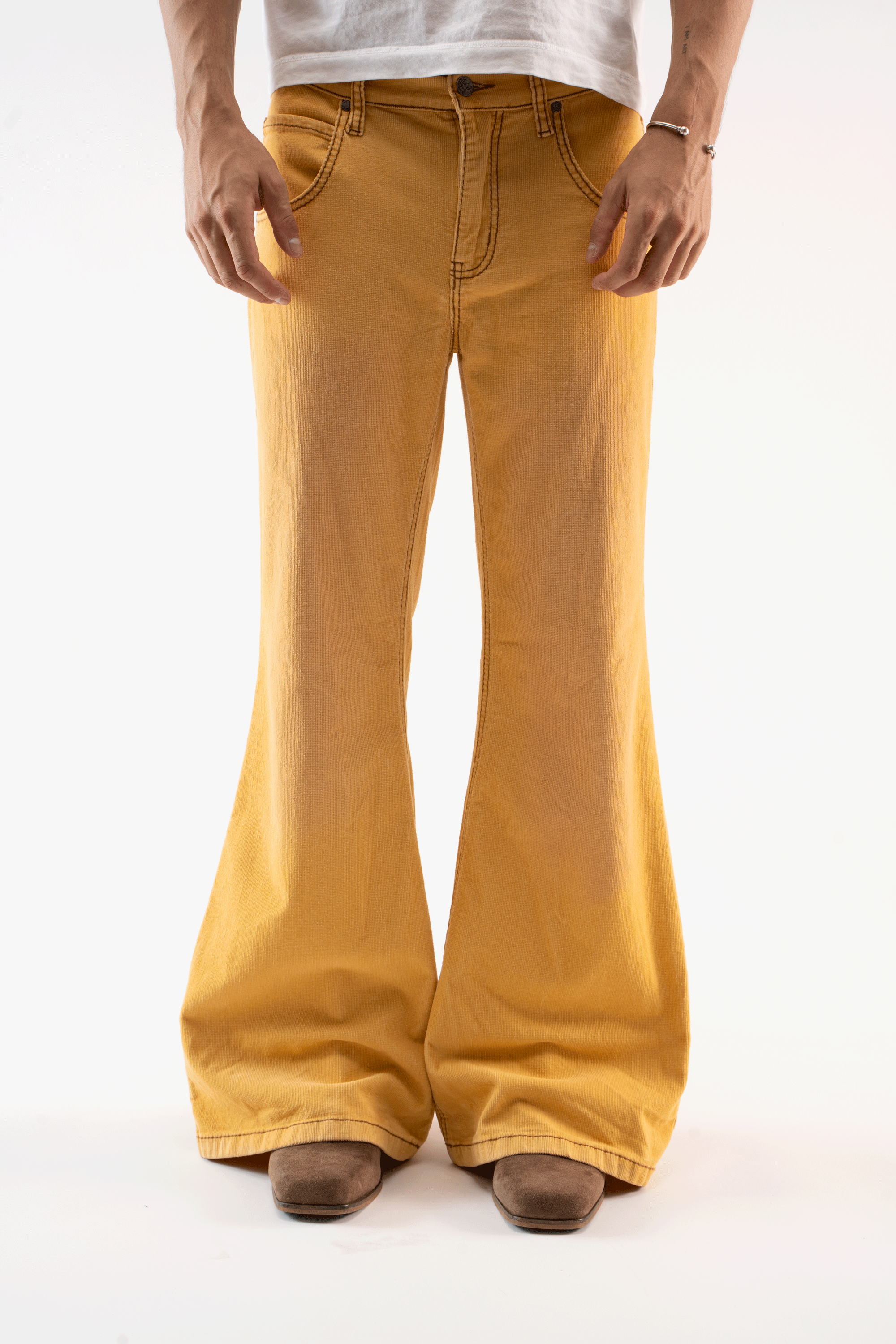 Pantalon jaune évasé en velours côtelé
