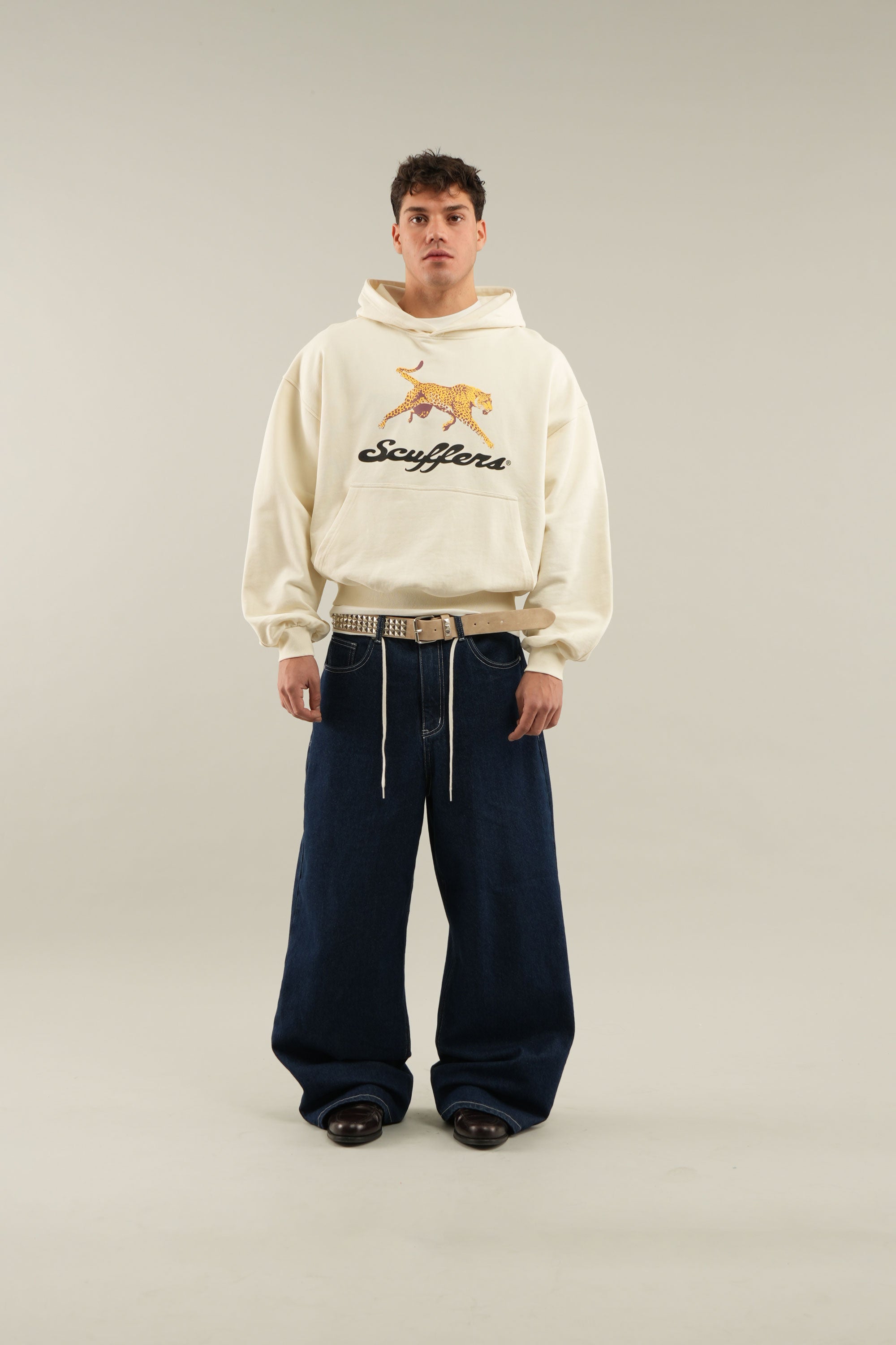 Sweat à capuche écru à motif guépard