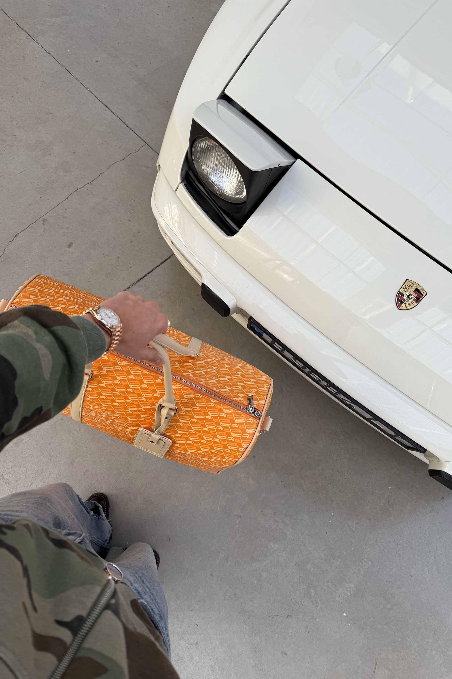 Sac de voyage jaune monogrammé