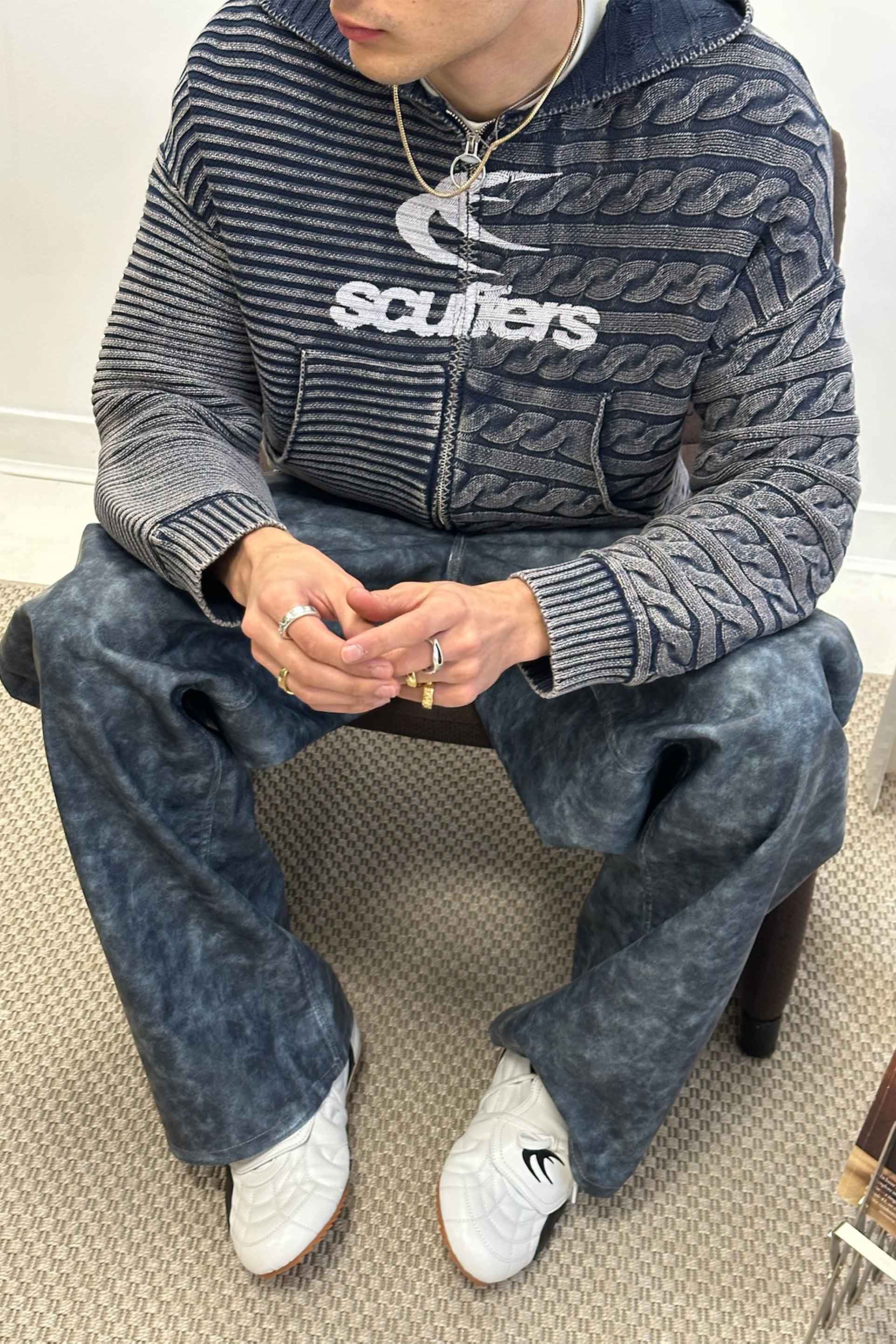 Frenchie en maille marine avec fermeture éclair