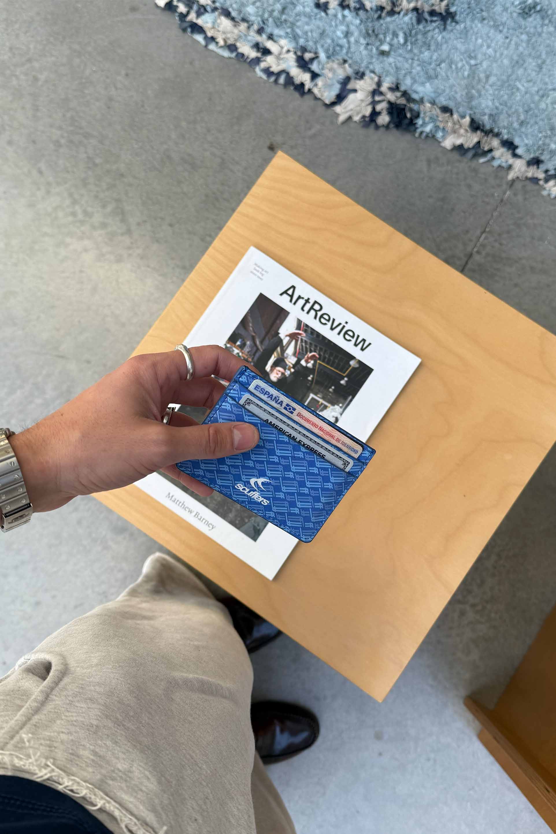 Portefeuille bleu monogrammé