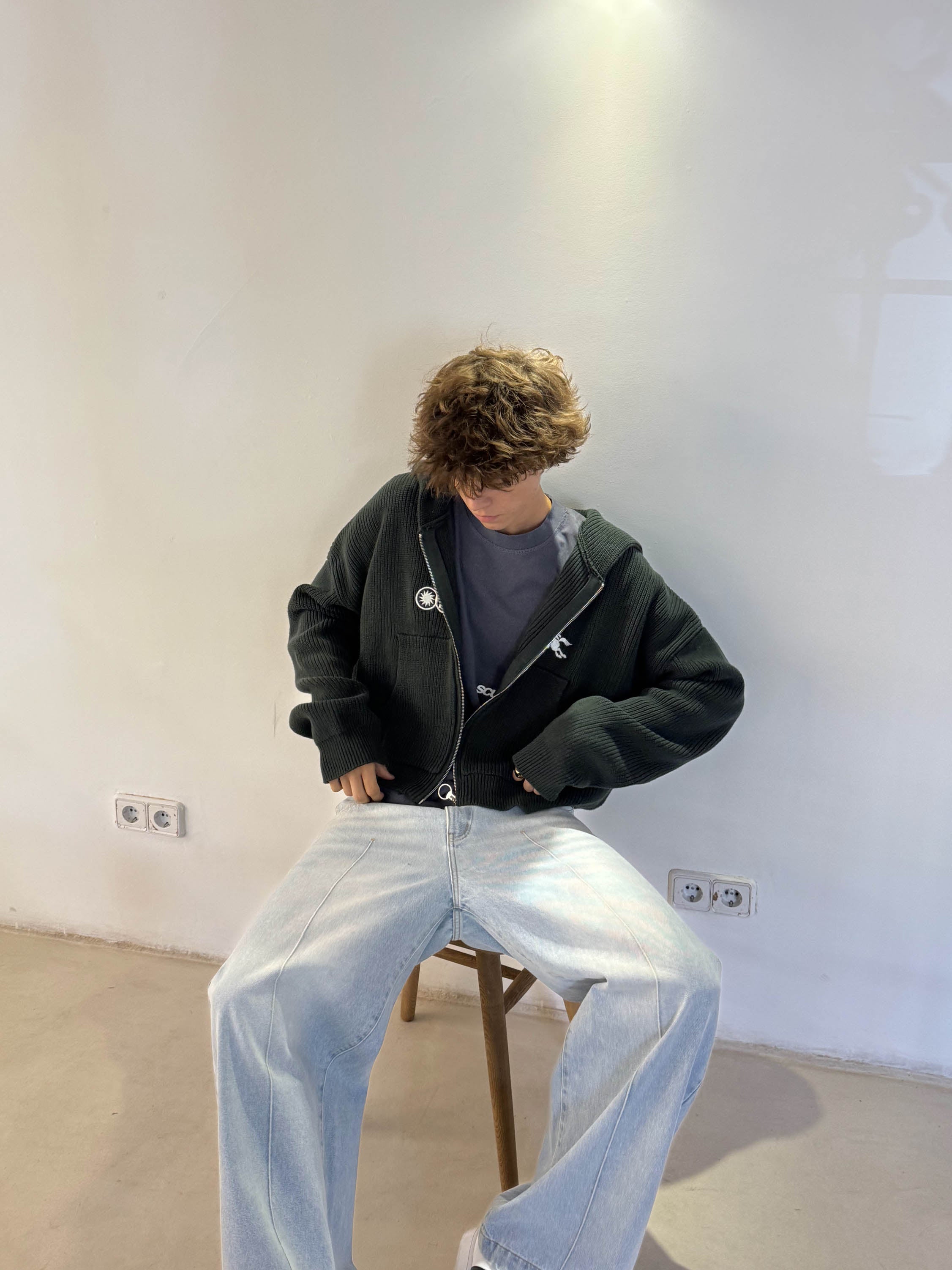 Maille à fermeture éclair verte à emblème