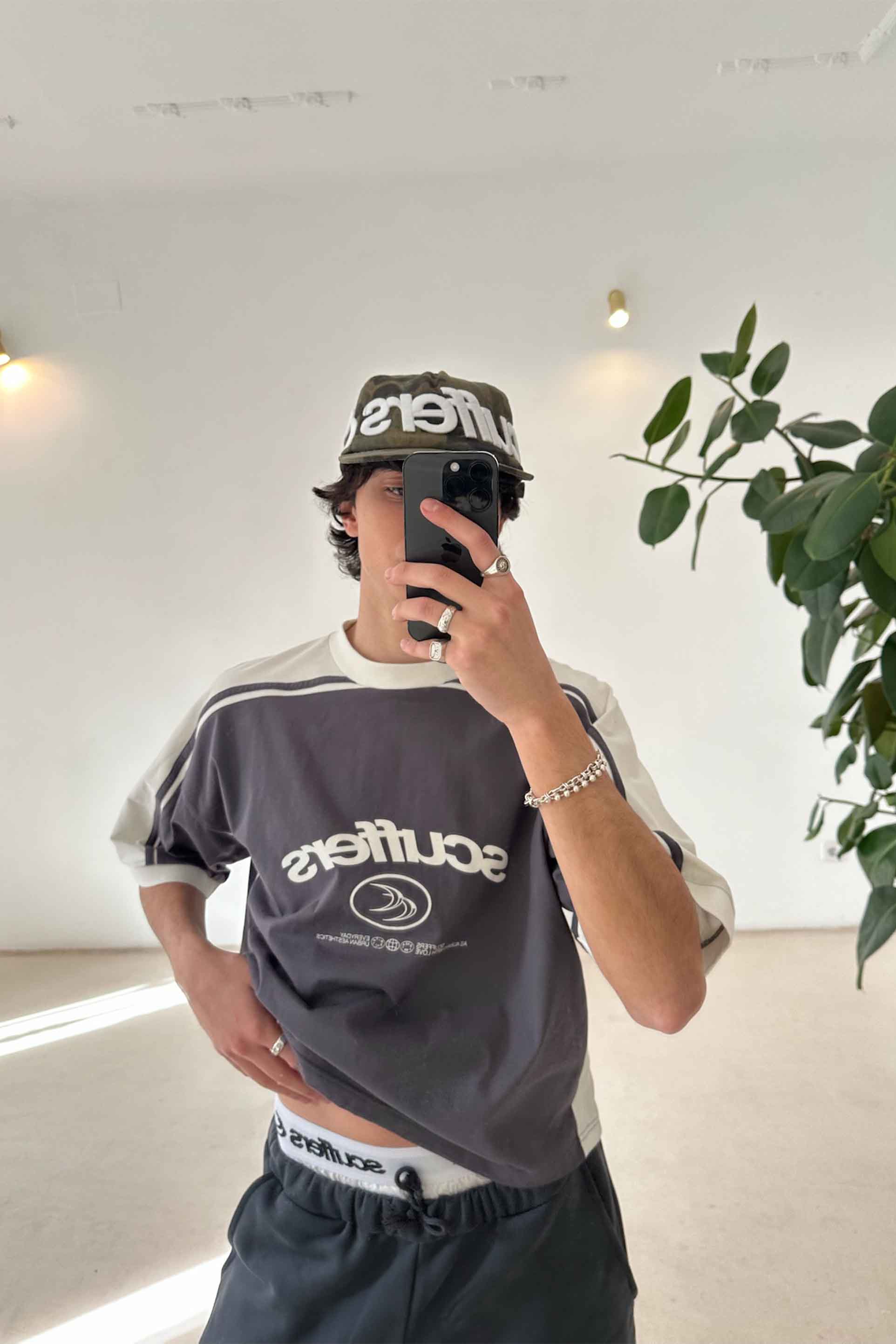 T-shirt foncé sans effort