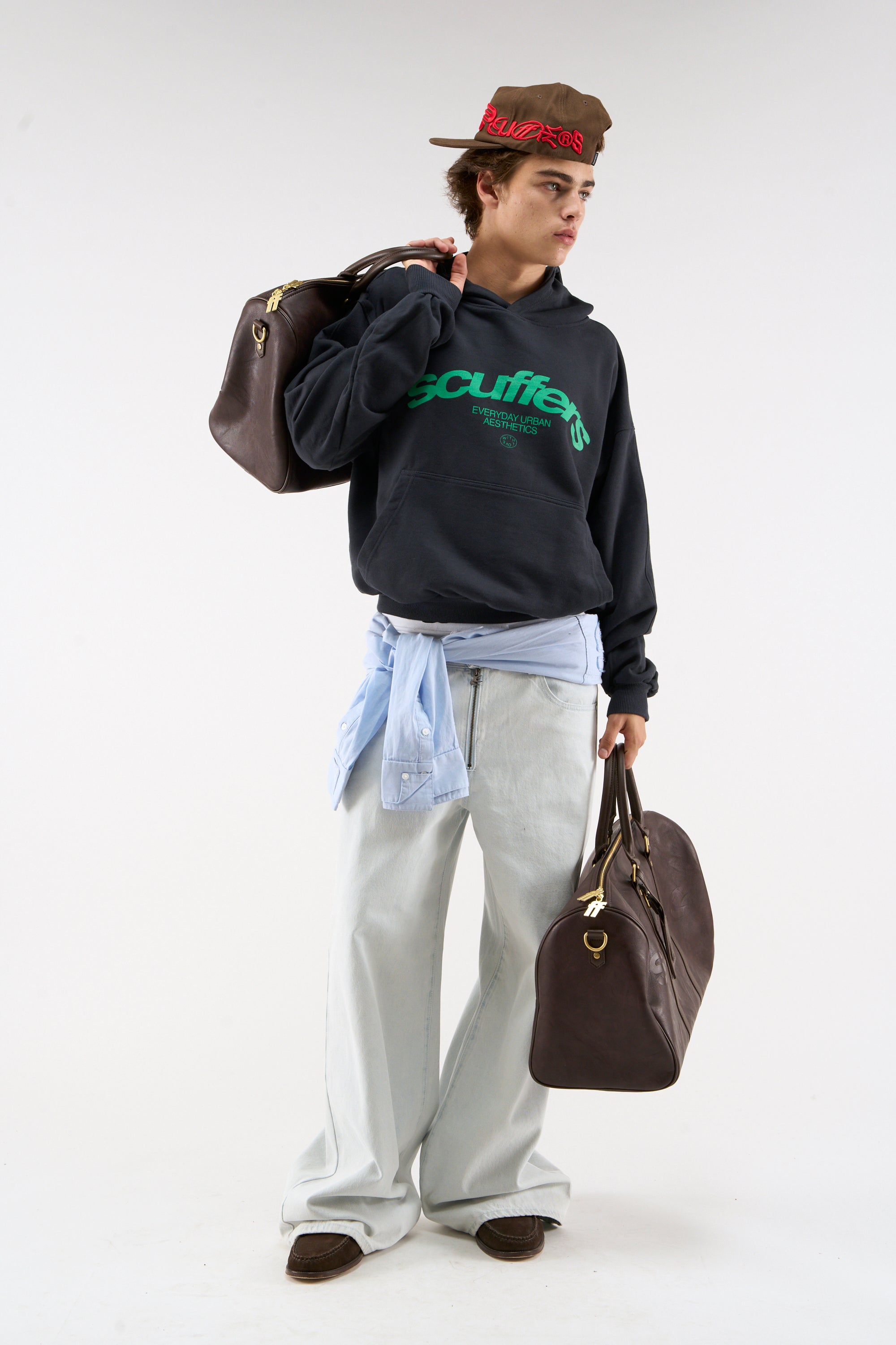 Sweat à capuche gris foncé emblématique