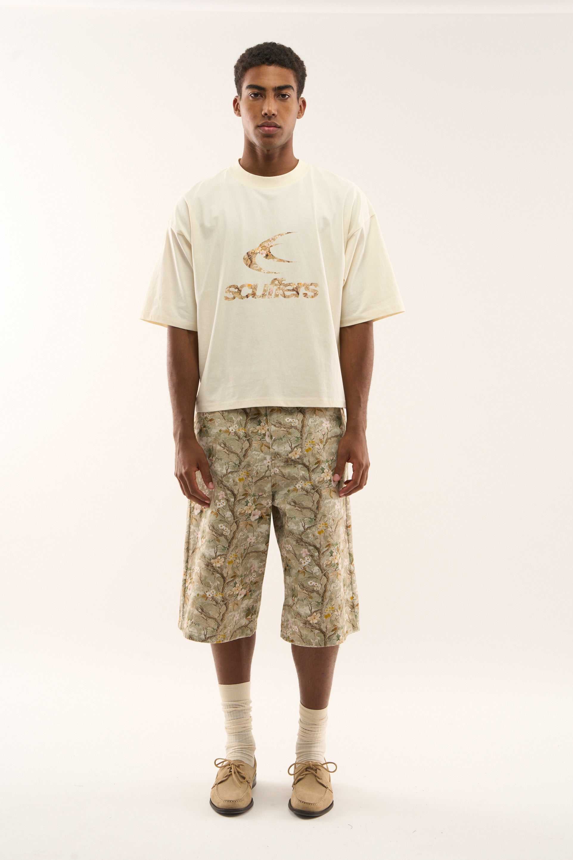 T-shirt écru à fleurs véritables