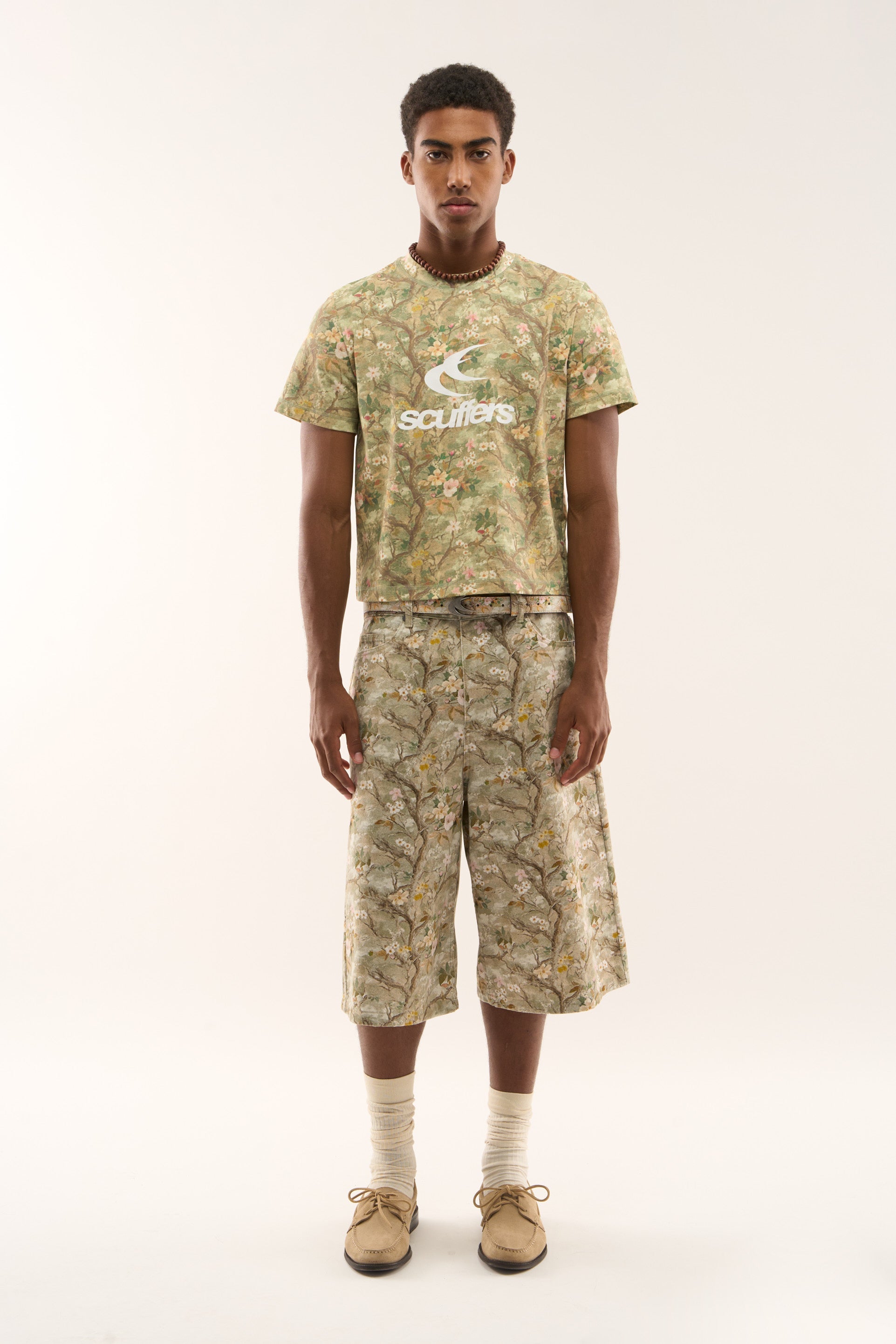 T-shirt ajusté à fleurs véritables