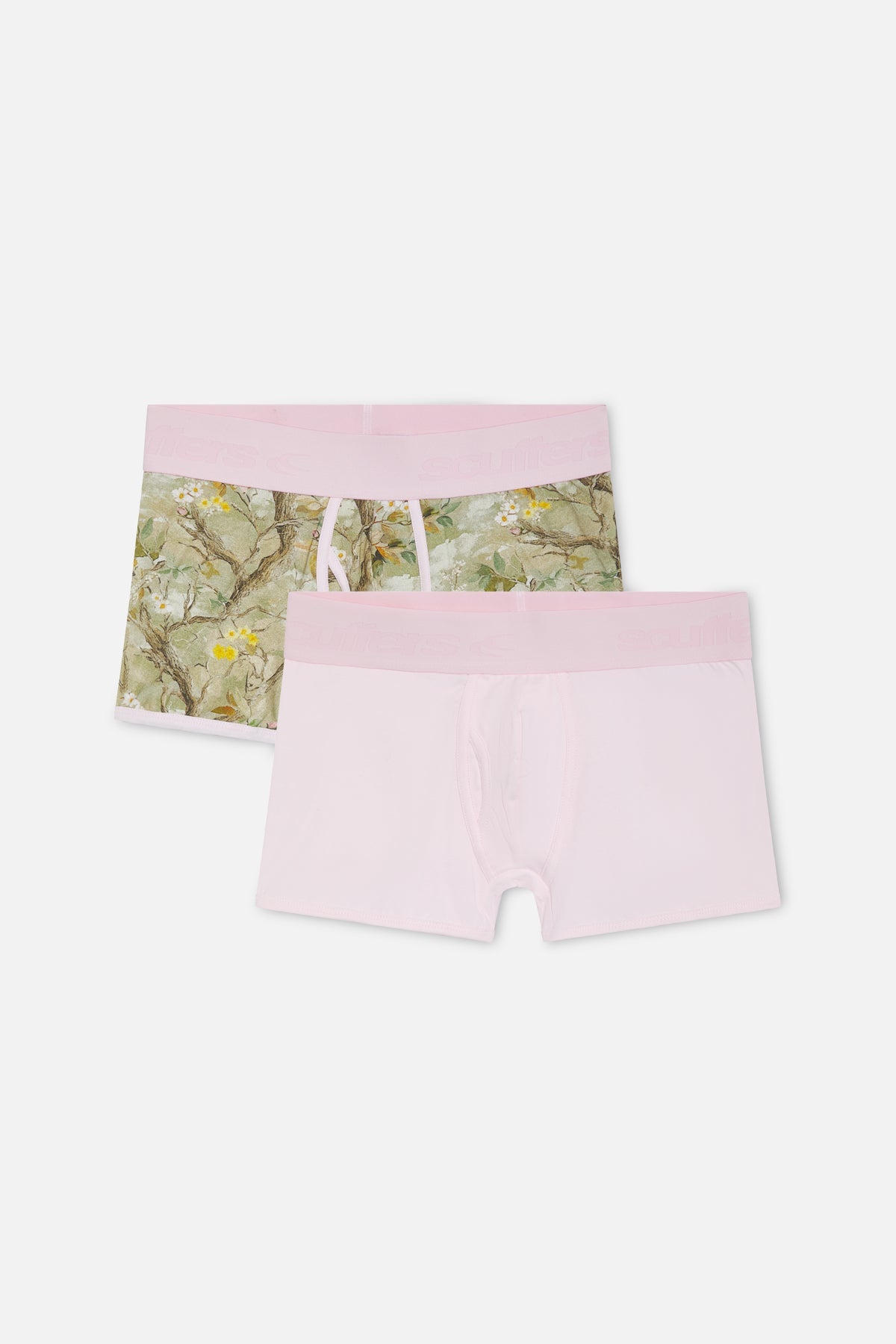 Boxers roses et vraies fleurs