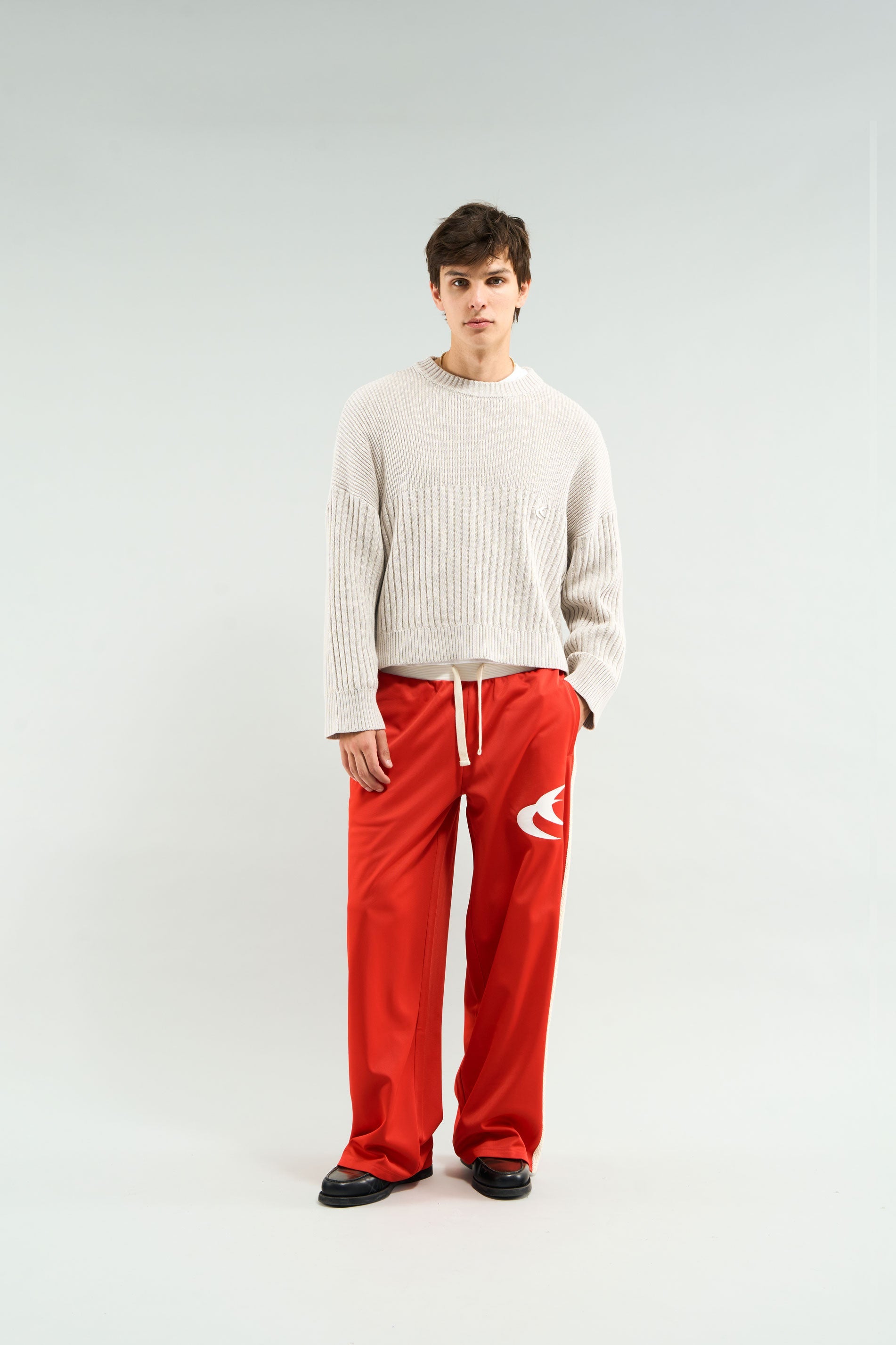 Pantalon de costume rouge de la galerie
