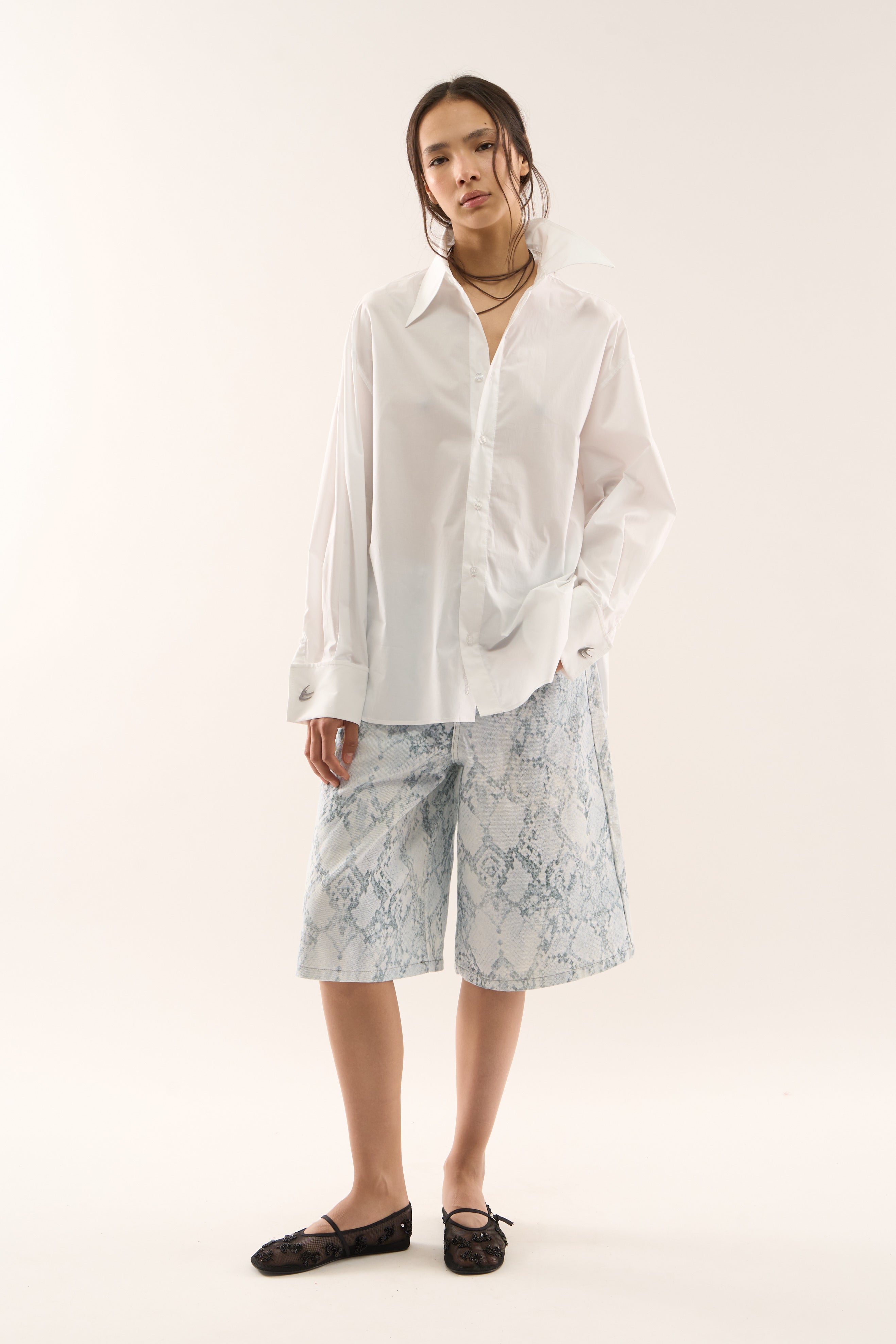 Chemise blanche de nuit