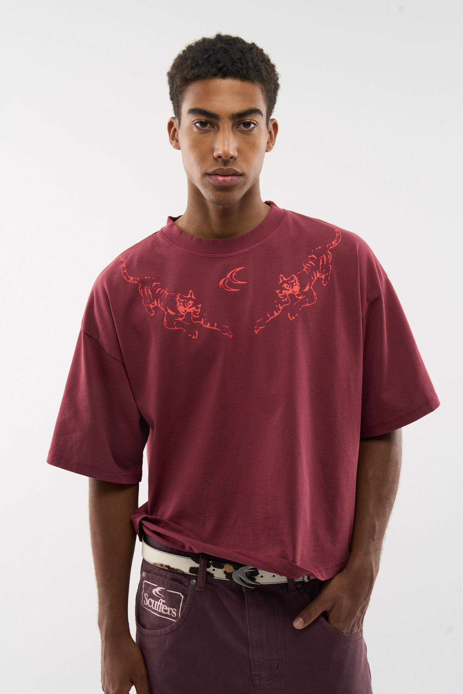 T-shirt bordeaux à motif tigre