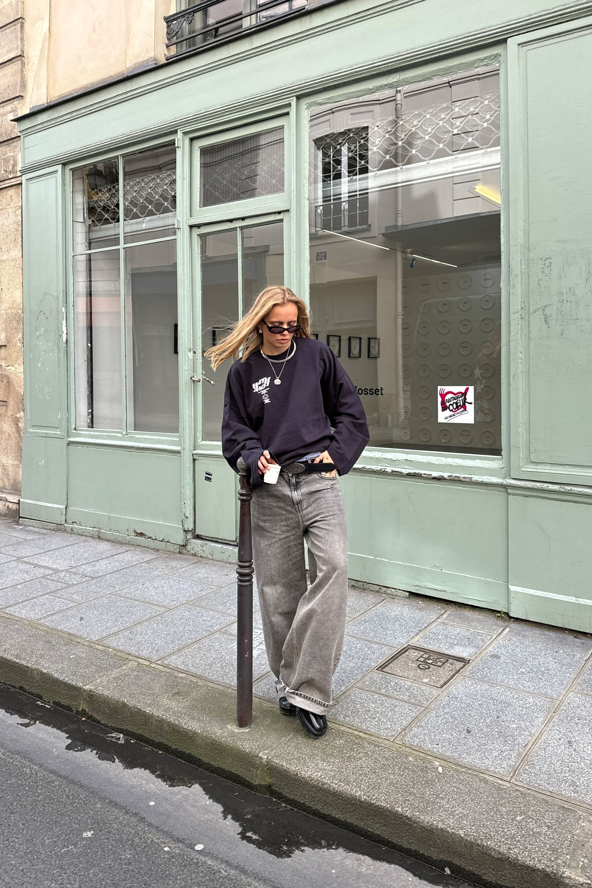 Sweat-shirt bleu marine Com